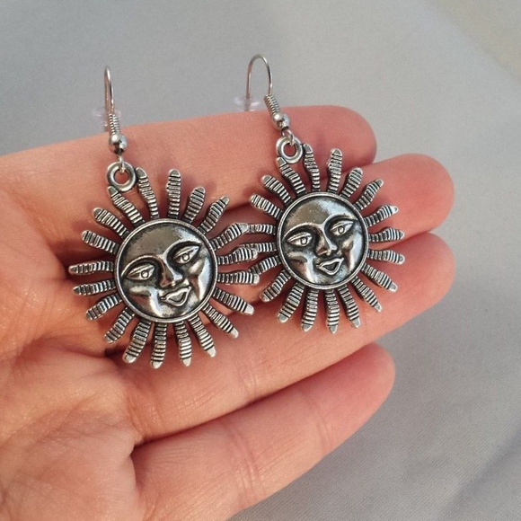 Silver Celestial Sun Face Earrings Hypo-Allergenic - Picture 1 of 2